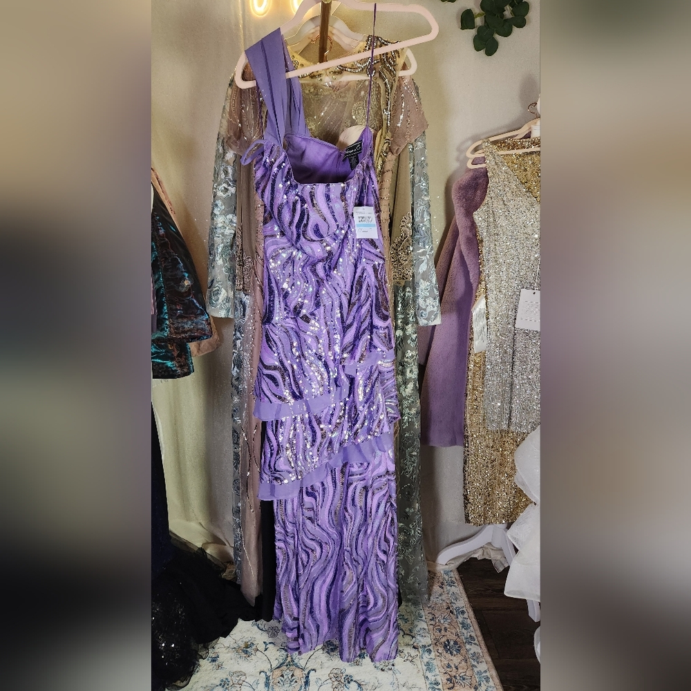 NWT Size 5 Morgan & Company Lavender Sequin Embellished Tiered Gown - Picture 6 of 7